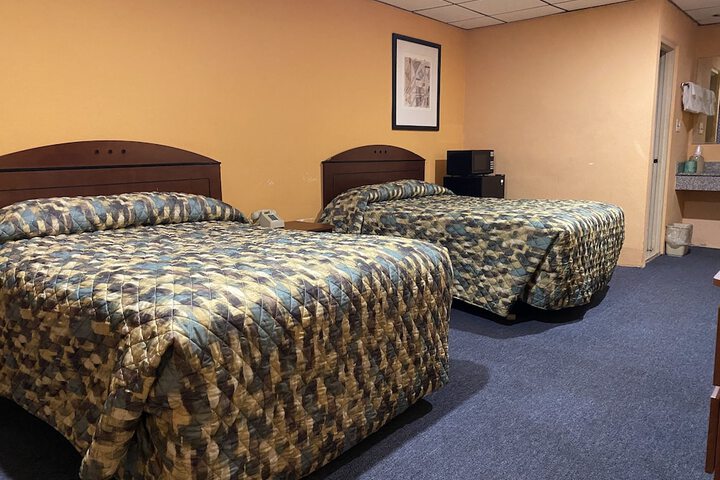 Room 4 of 10