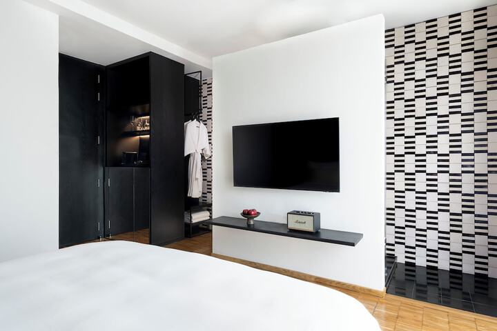 Room 15 of 76
