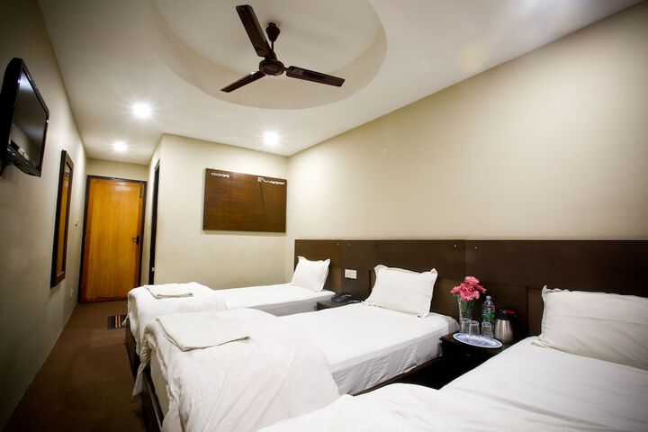 Room 10 of 28