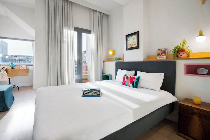 Room 90 of 143