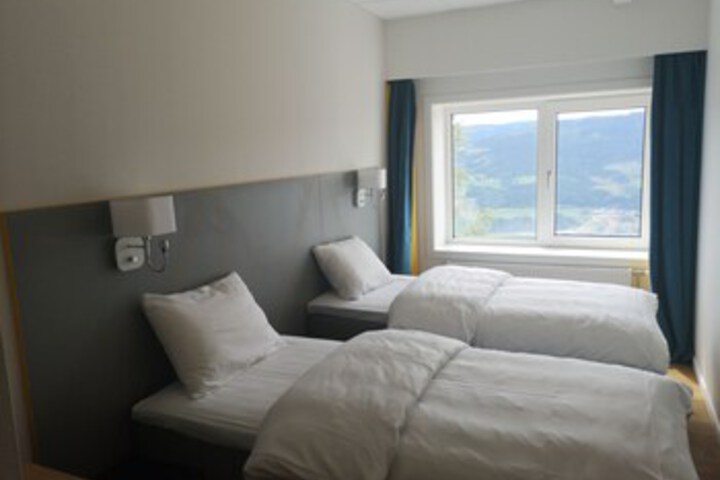 Room 28 of 46