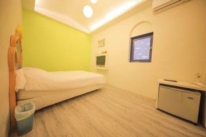 Room 19 of 28