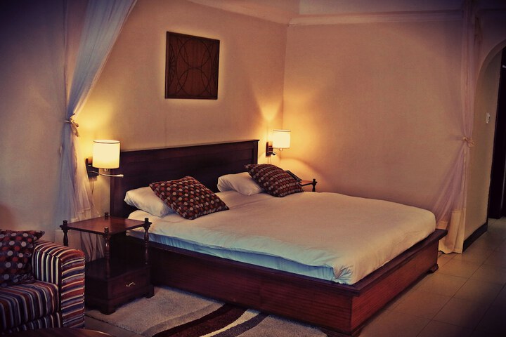 Room 4 of 68
