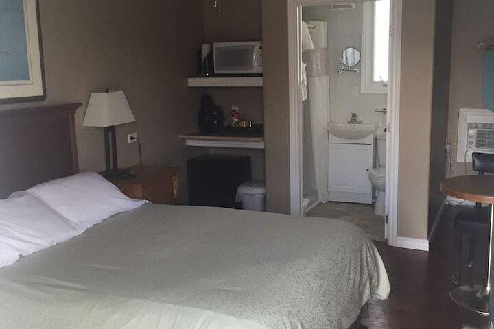 Room 6 of 38