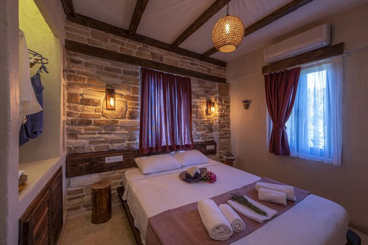 Room 5 of 97