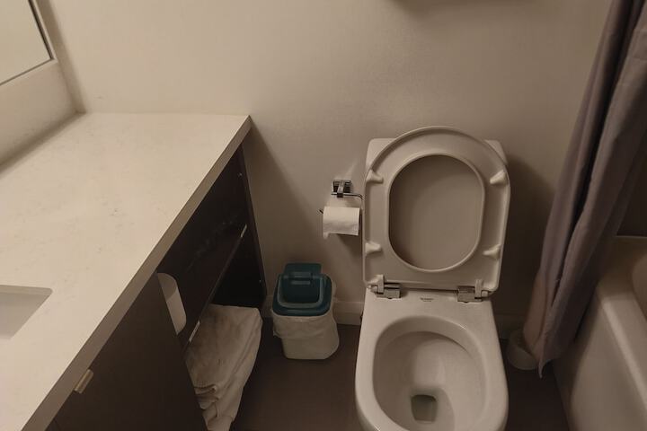 Room 27 of 29