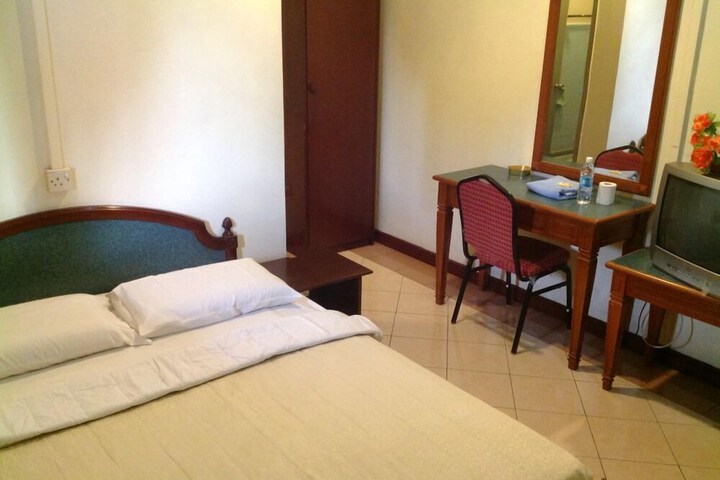 Room 7 of 32