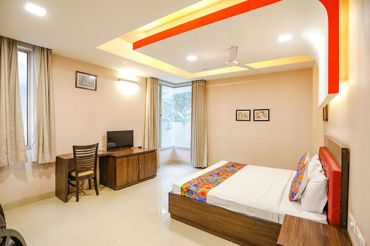Room 10 of 32