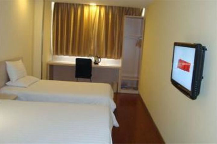 Room 25 of 61