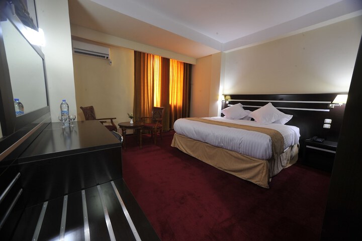 Room 7 of 38