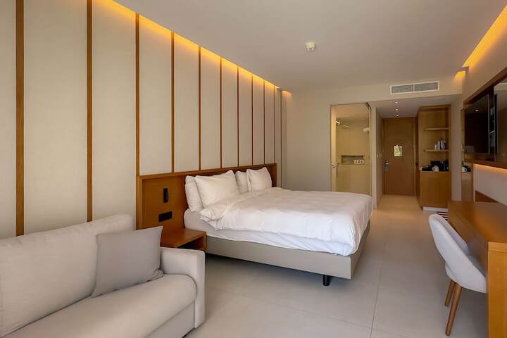 Room 18 of 92