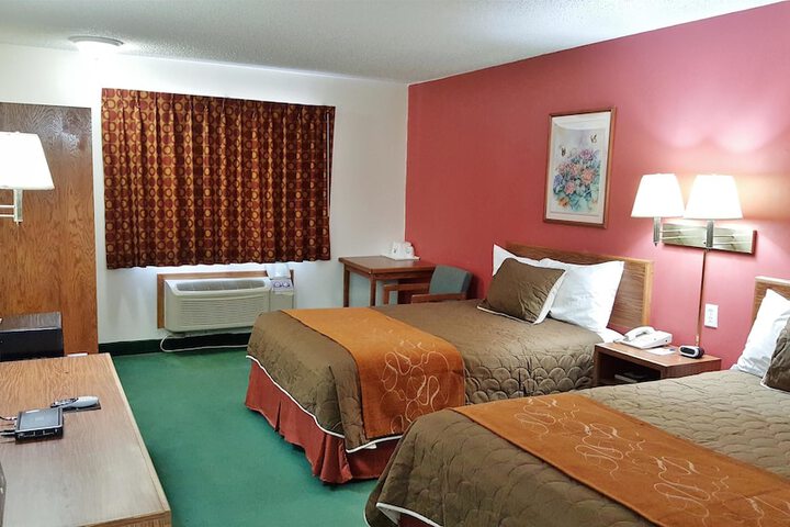1 King Bed (3 of 5)