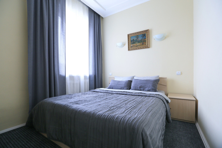 Room 4 of 10