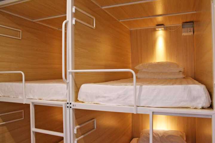 Room 7 of 19