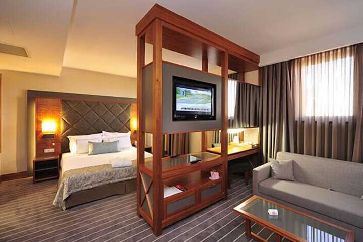 Room 13 of 71
