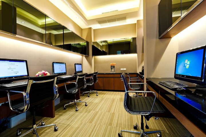 Business Center 92 of 100