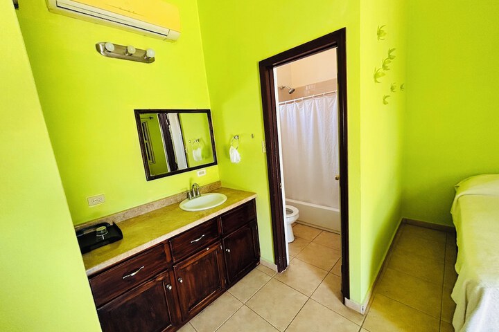 Room 16 of 26