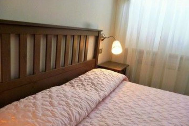 Room 6 of 18