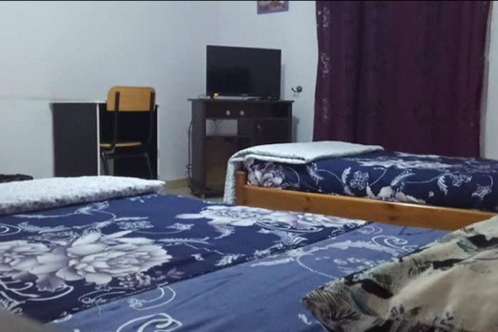 Room 4 of 16