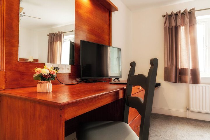 Room 6 of 15
