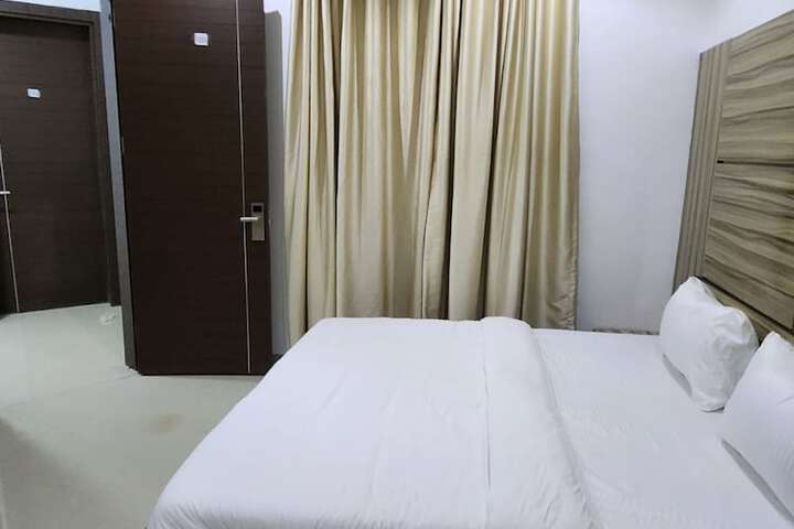 Room 14 of 24