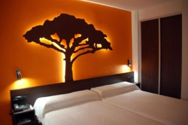 Room 33 of 60