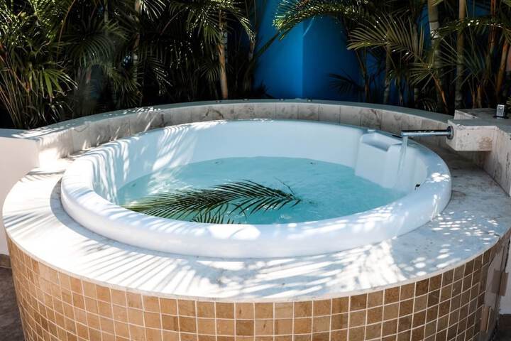 Hot Tub 8 of 15