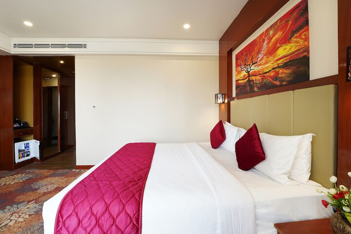 Room 7 of 33