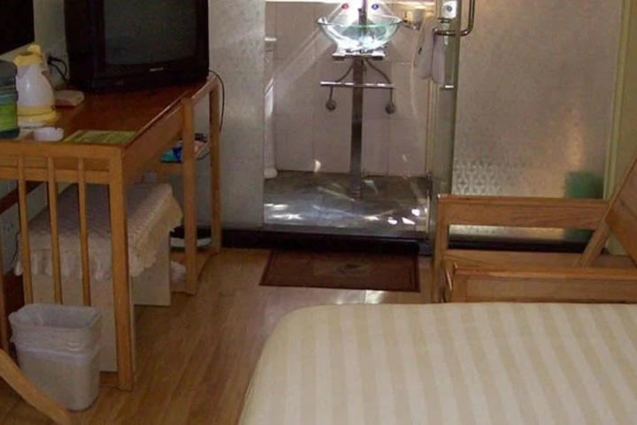Room 3 of 26