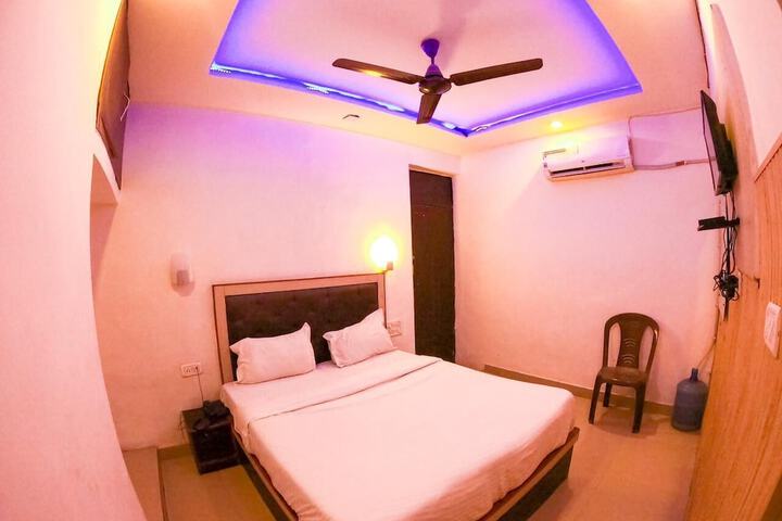Room 5 of 19