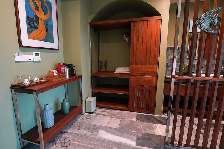 Room 45 of 156