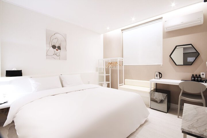 Room 18 of 52