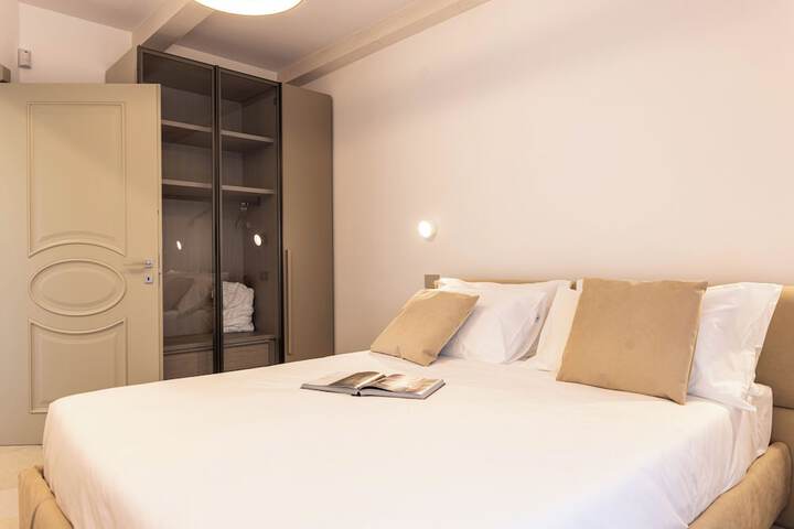 Room 3 of 148