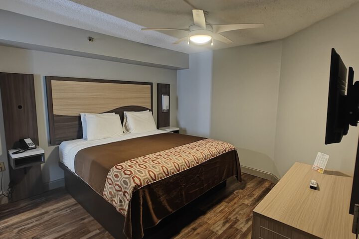 1 King Bed (14 of 30)