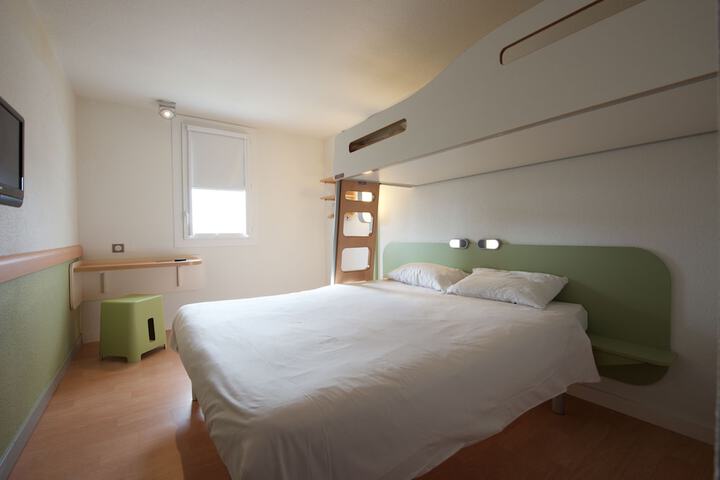 Room 3 of 42