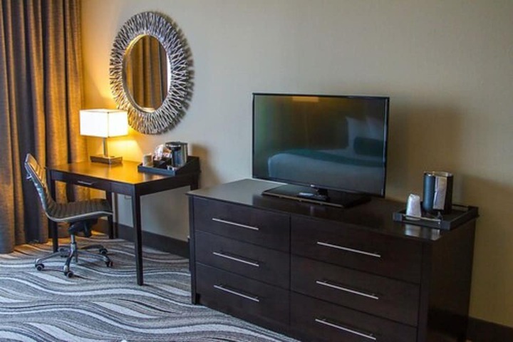 2 Queen Beds (2 of 5)