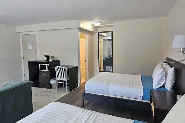 2 Double Beds (7 of 11)