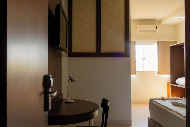 Room 9 of 33