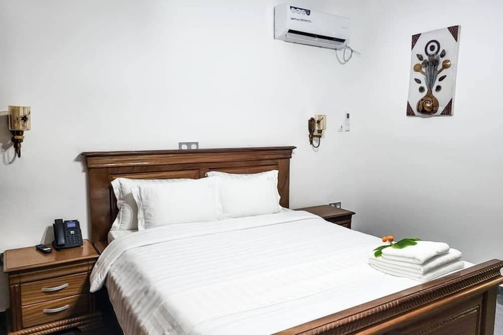 Room 43 of 79
