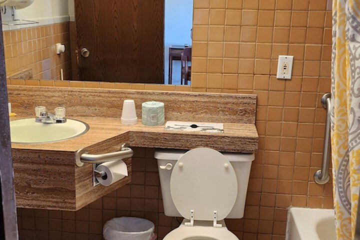 Room 32 of 35