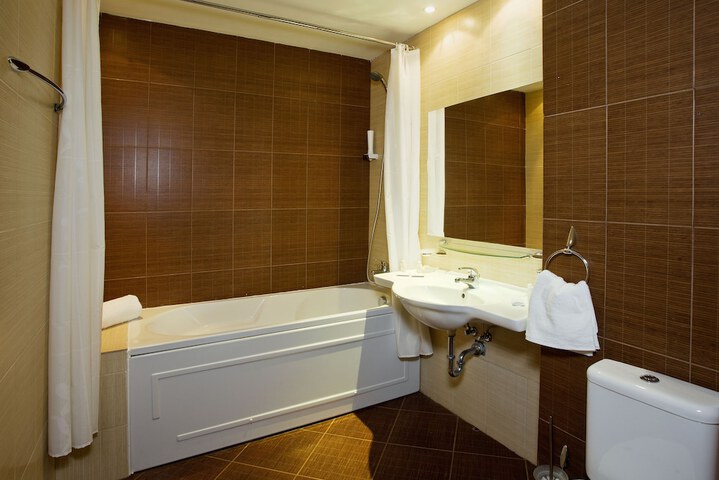 Room 44 of 132