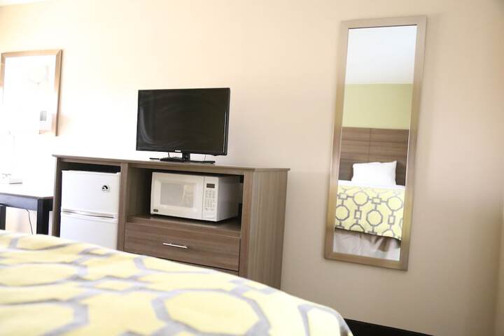 1 King Bed (9 of 19)
