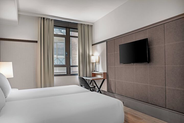 Room 15 of 68