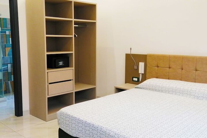 Room 18 of 98