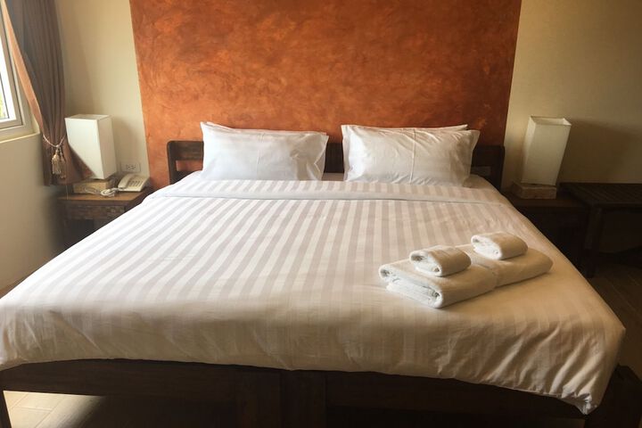 Room 27 of 81