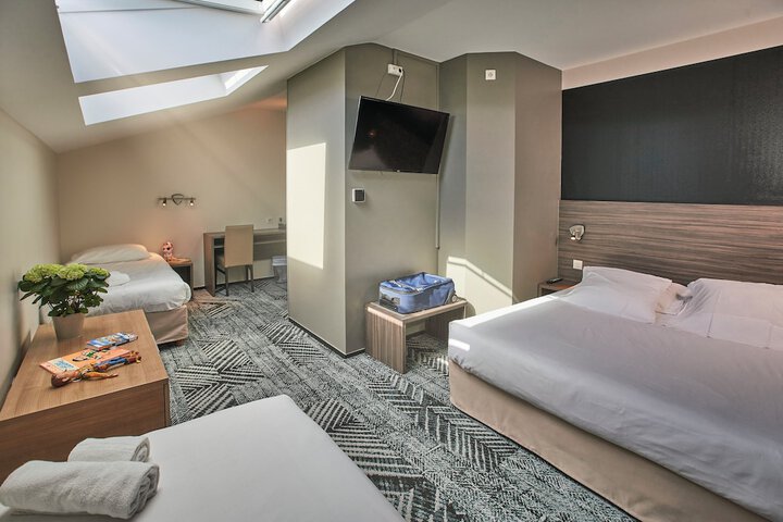 Room 13 of 35