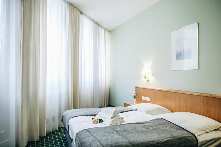 Room 1 of 6