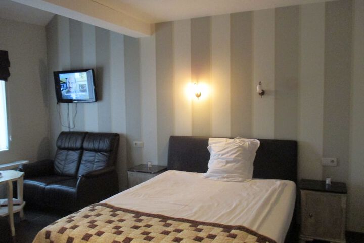 Room 2 of 14