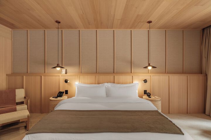 Room 27 of 62