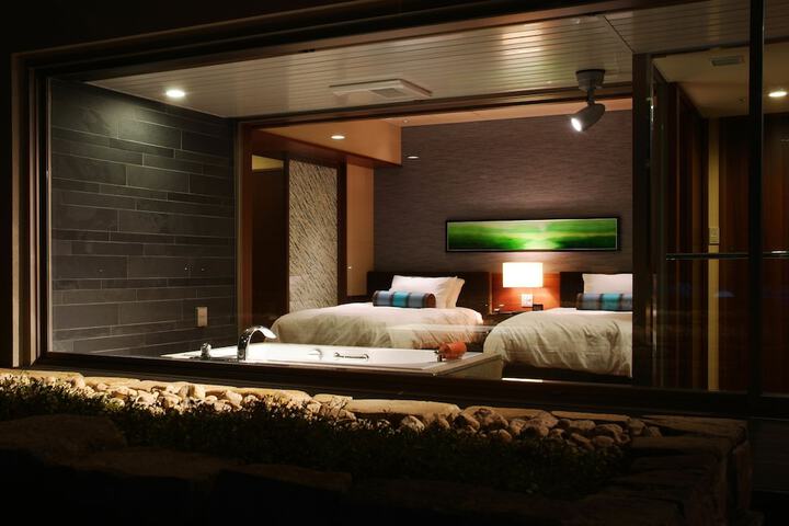 Room 3 of 38